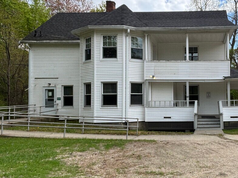 60 Cottage St, Great Barrington, MA à vendre - Photo de l’immeuble – Image 3 sur 44