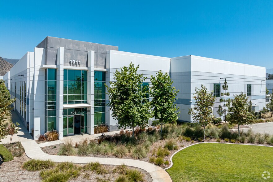 1011 N Todd Ave, Azusa, CA à louer - Photo de l’immeuble – Image 1 sur 12