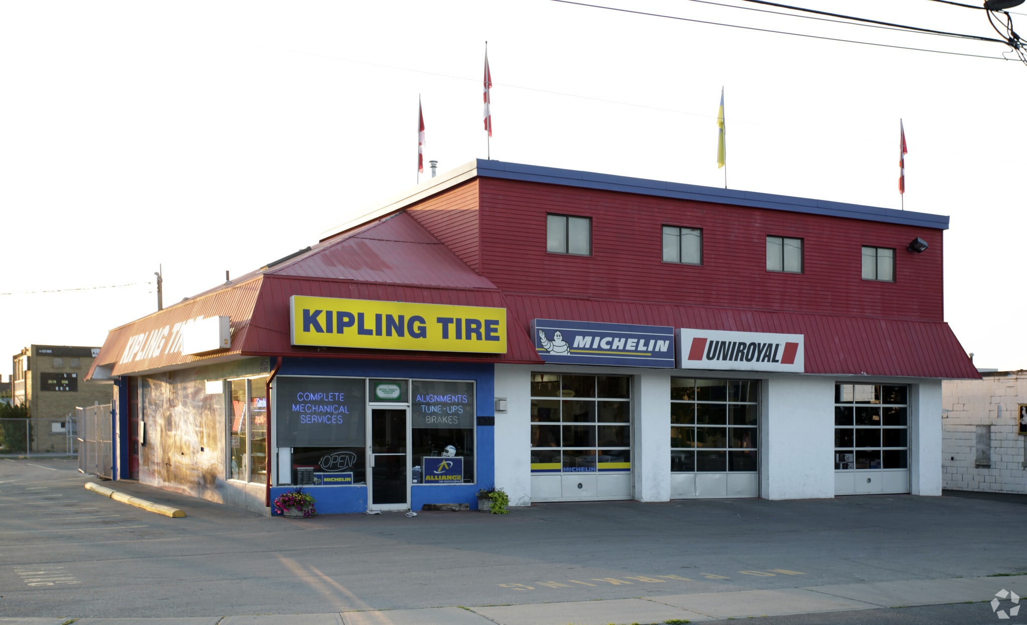 837 Kipling Ave, Toronto, ON à louer Photo principale– Image 1 sur 3