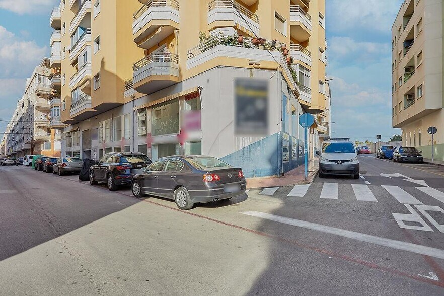 Local commercial dans Torrevieja, Alicante à vendre - Photo de l’immeuble – Image 1 sur 49