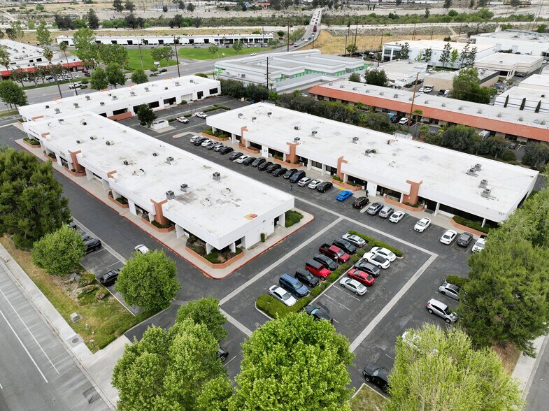 Cooley Business Park portefeuille de 2 biens à vendre sur LoopNet.fr - Photo de l’immeuble – Image 3 sur 19