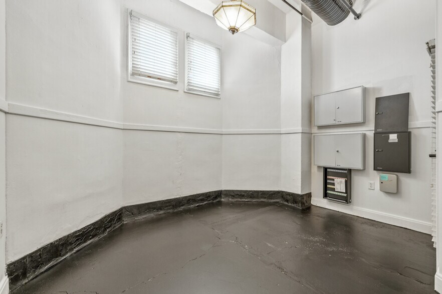 111 E 16th St, Indianapolis, IN à louer - Photo de l’immeuble – Image 3 sur 15