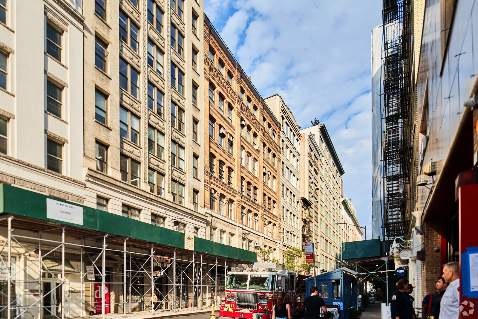 139-143 W 19th St, New York, NY à louer Photo de l’immeuble– Image 1 sur 3