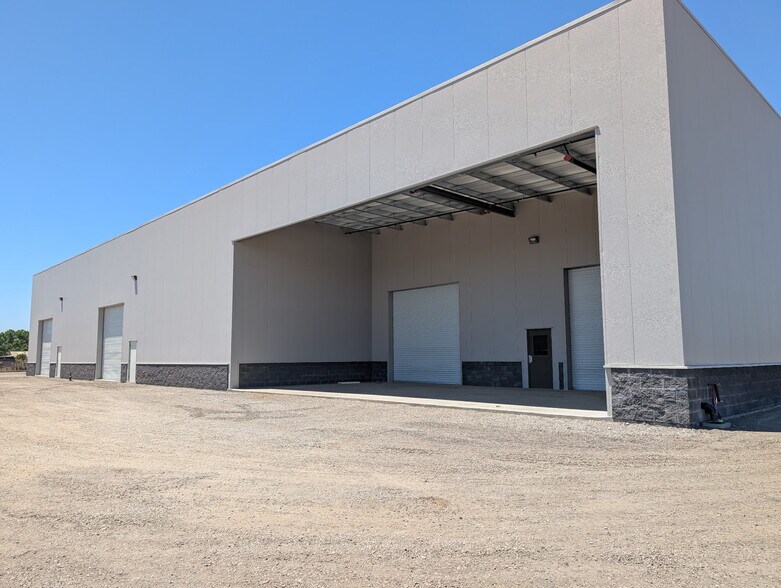 210 Las Animas Ave, Gilroy, CA à louer - Photo de l’immeuble – Image 2 sur 4