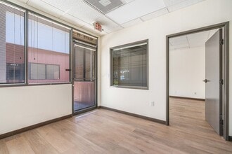 1504 Columbia Ave, Riverside, CA à louer Photo intérieure– Image 1 sur 23