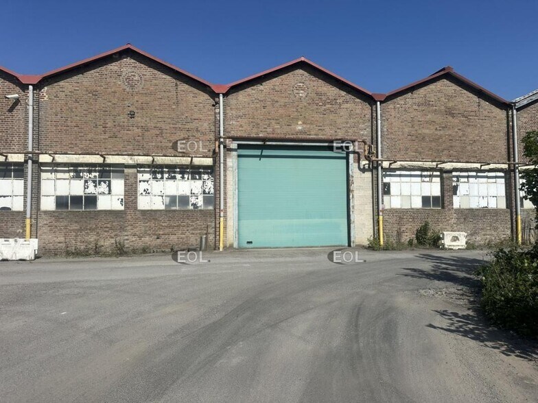 Local d'activités dans Saint-Quentin à vendre - Photo de l’immeuble – Image 2 sur 12