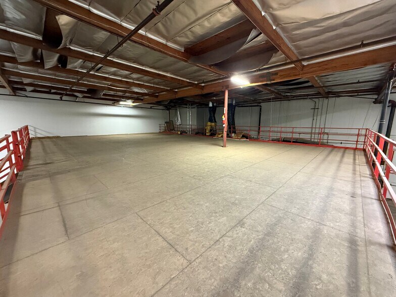 13865 Magnolia Ave, Chino, CA à louer - Photo de l’immeuble – Image 3 sur 5