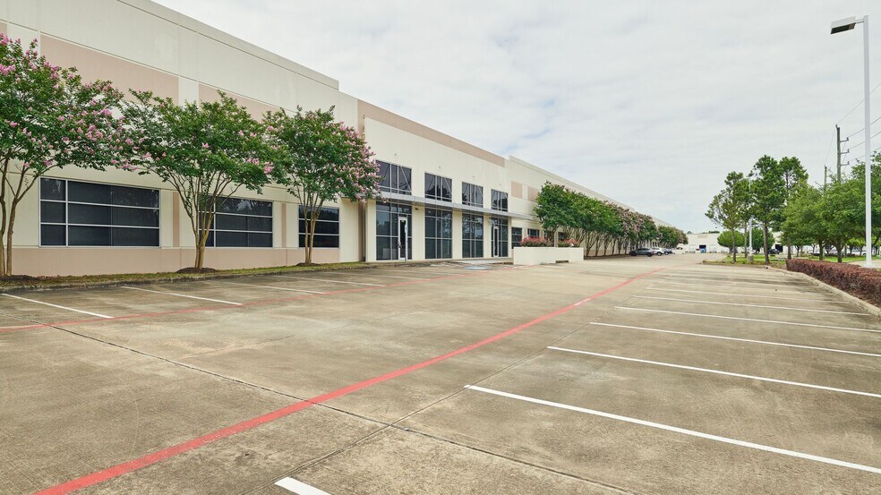 10305 Round Up Ln, Houston, TX à louer - Photo de l’immeuble – Image 1 sur 2