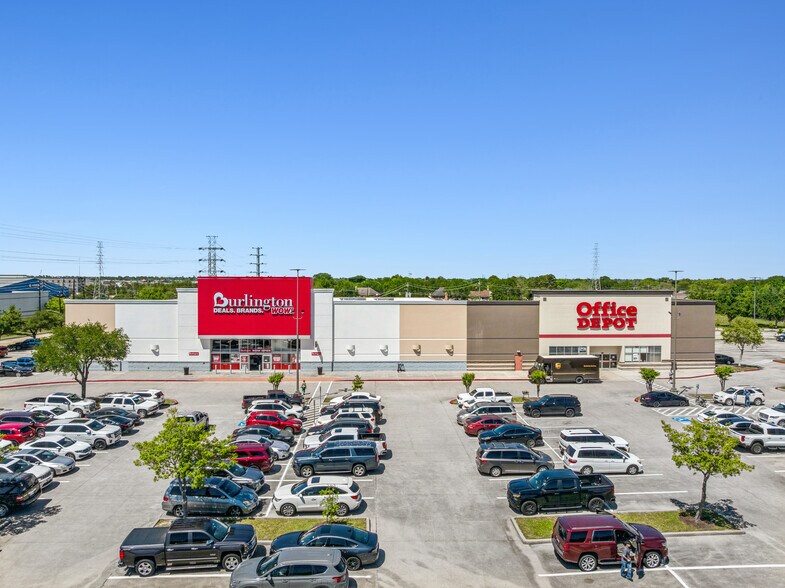 Fairway Center III portefeuille de 2 biens à vendre sur LoopNet.fr - Photo principale – Image 1 sur 5