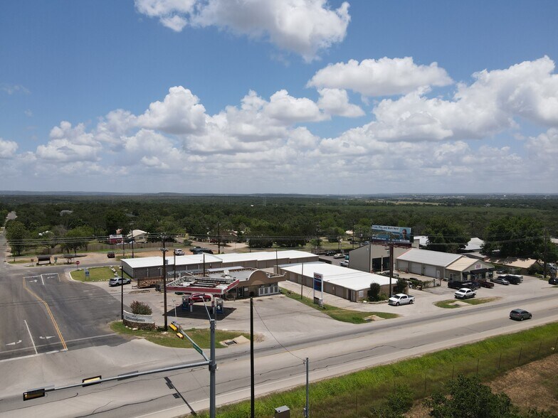 3917 FM 2147 W, Cottonwood Shores, TX à vendre - Photo de l’immeuble – Image 3 sur 20