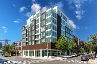 Plus de détails pour 39-11 Queens Blvd, Long Island City, NY - Local commercial à louer