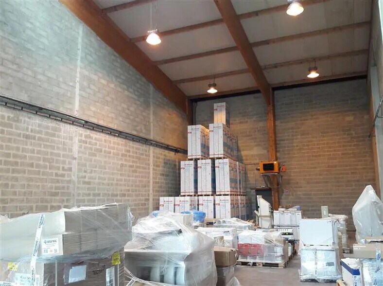 Local d'activités dans Pontault-Combault à vendre - Photo intérieure – Image 3 sur 6