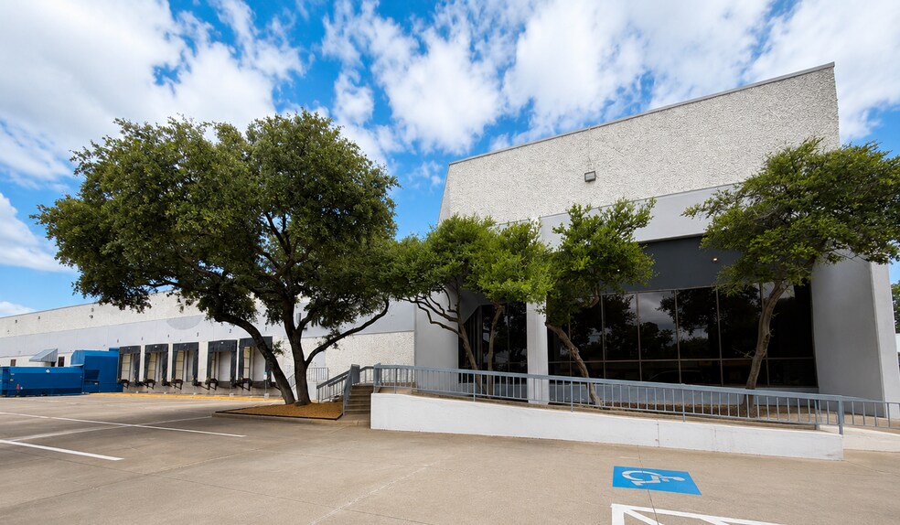 11025-11035 Switzer Ave, Dallas, TX à louer - Photo de l’immeuble – Image 2 sur 7
