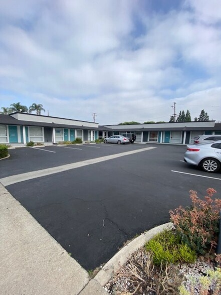 160 Centennial Way, Tustin, CA à louer - Photo de l’immeuble – Image 2 sur 6