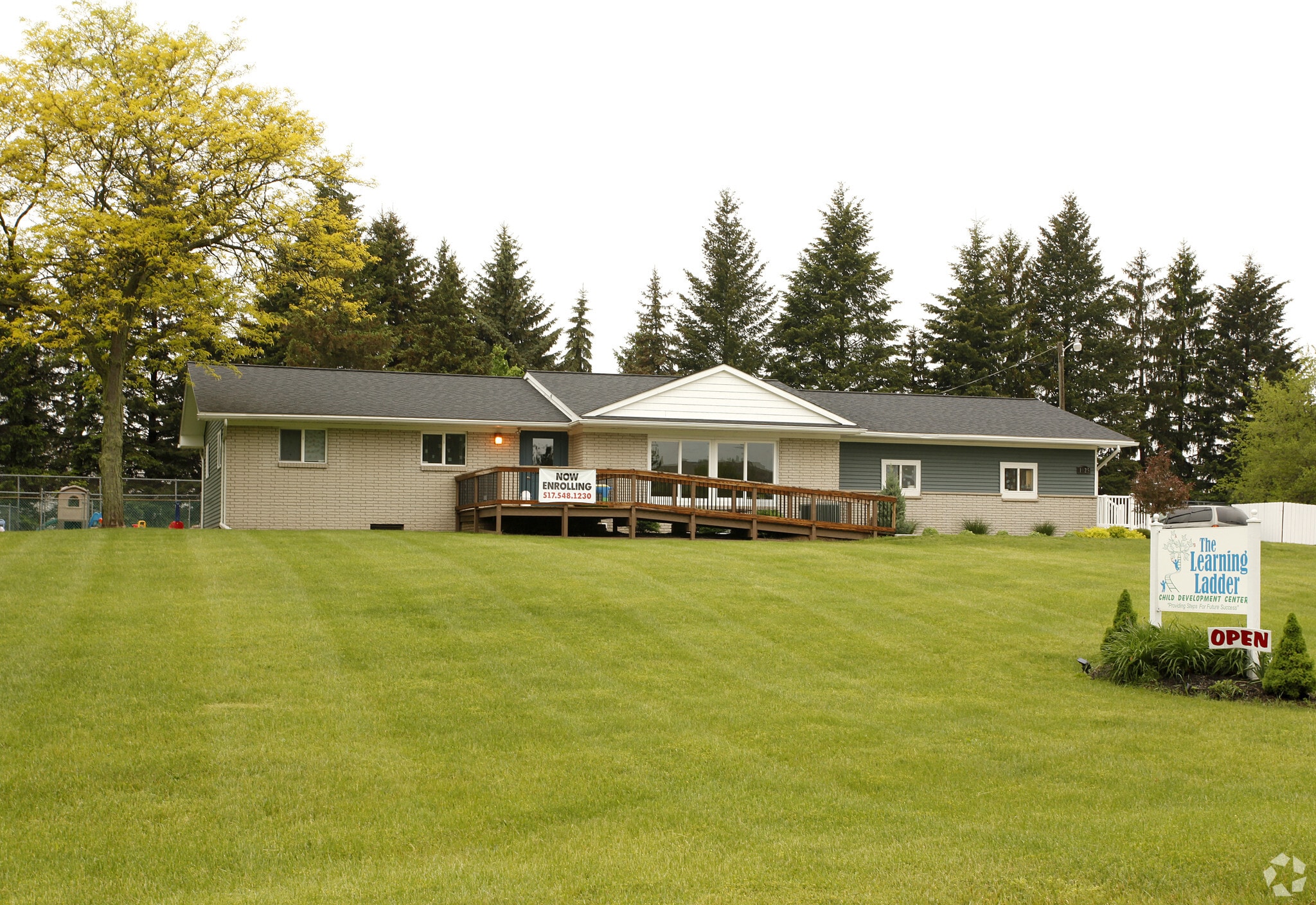 1025 Yorkshire Dr, Howell, MI à vendre Photo principale– Image 1 sur 12