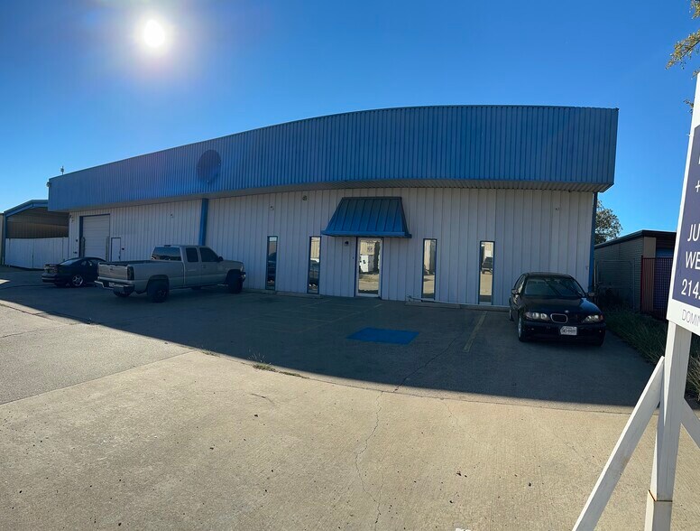 5201 Grisham Dr, Rowlett, TX à louer - Photo de l’immeuble – Image 2 sur 15