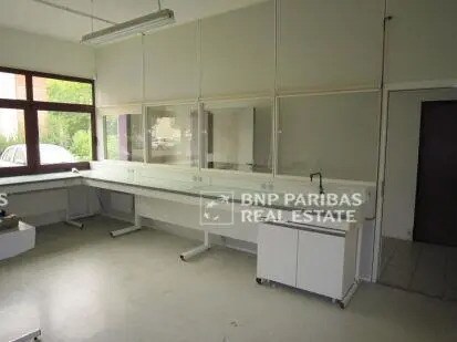 Plus de détails pour 30 Avenue Robert Surcouf, Voisins-le-Bretonneux - Bureau à louer