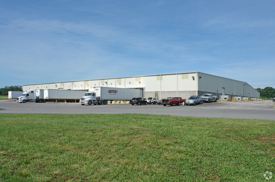 1136 Dunlop Ln, Clarksville, TN à louer - Photo de l’immeuble – Image 3 sur 50