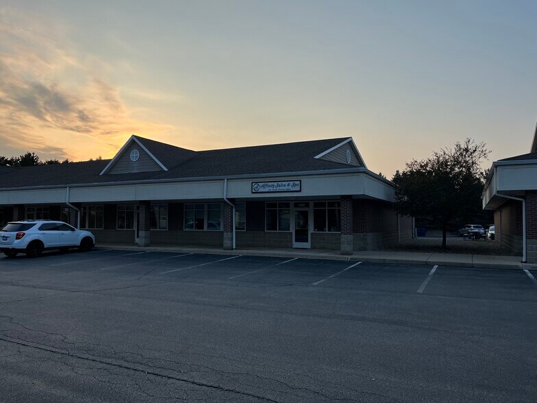 431-445 Upton Dr, Saint Joseph, MI à vendre - Photo de l’immeuble – Image 3 sur 10