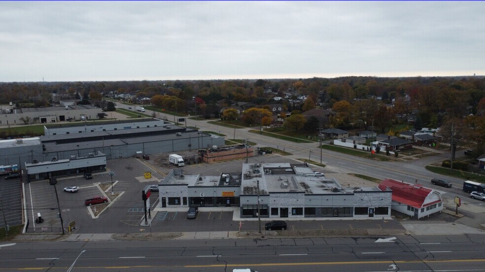 33080-33180 Groesbeck Hwy, Fraser, MI à louer - Photo principale – Image 1 sur 6