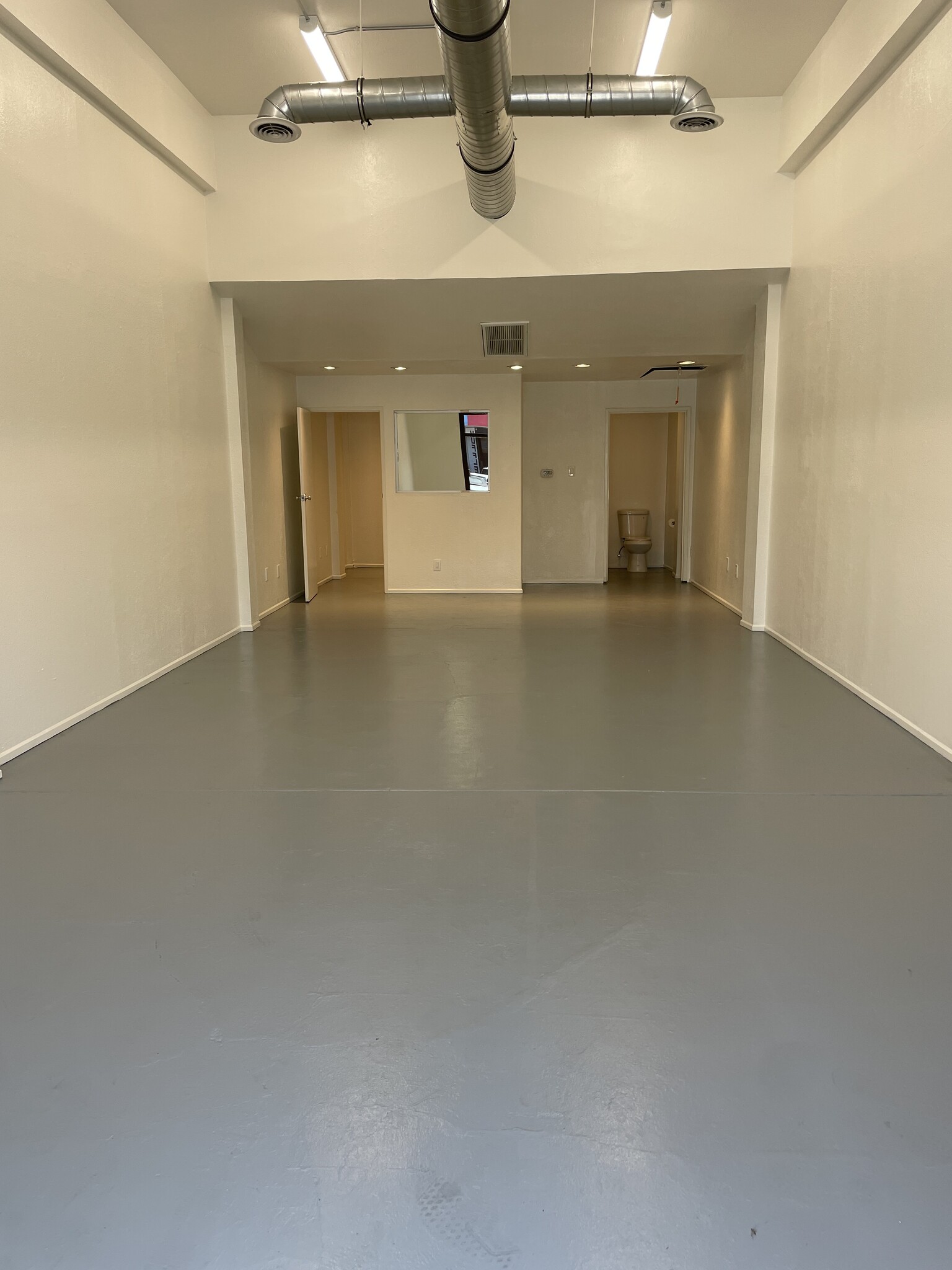 6025 Santa Monica Blvd, Los Angeles, CA à louer Photo de l’immeuble– Image 1 sur 2