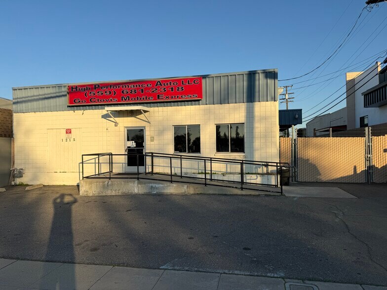 1215 Railroad Ave, Clovis, CA à louer - Photo de l’immeuble – Image 3 sur 10