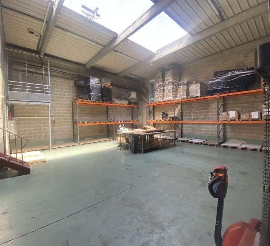 Local d’activités dans Le Bourget à louer Photo de l’immeuble– Image 1 sur 7