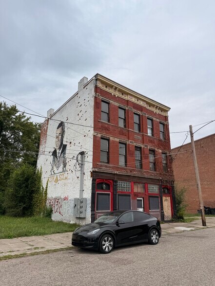 1913 Central Ave, Cincinnati, OH à vendre - Photo de l’immeuble – Image 2 sur 16