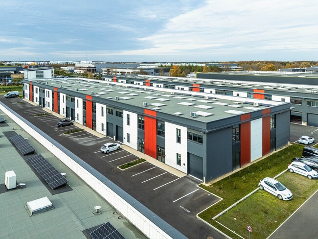 Plus de détails pour 600 Avenue Marguerite Perey, Lieusaint - Local d’activités à vendre