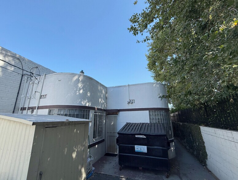 14540 Sylvan St, Van Nuys, CA à vendre - Photo de l’immeuble – Image 3 sur 15