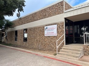 1600 N Stemmons Fwy, Carrollton, TX à louer Photo de l’immeuble– Image 2 sur 3