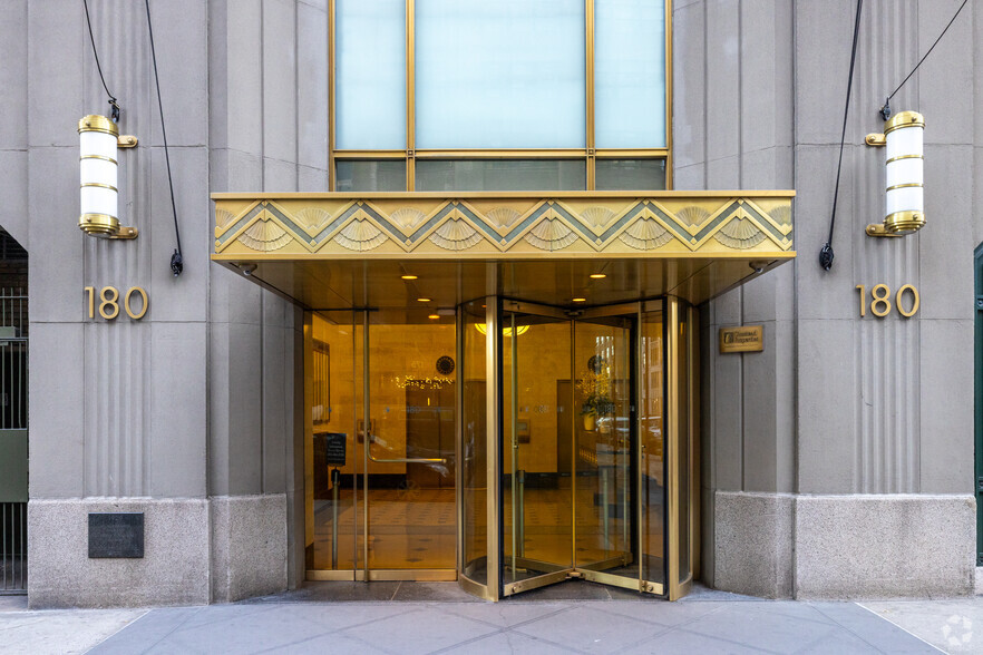180 Varick St, New York, NY à louer - Photo de l’immeuble – Image 3 sur 7