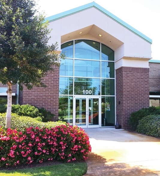 100 Gilbert Dr, Alabaster, AL à louer - Photo principale – Image 1 sur 8