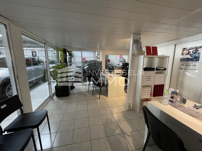 Local commercial dans Pringy à louer - Photo de l’immeuble – Image 2 sur 4