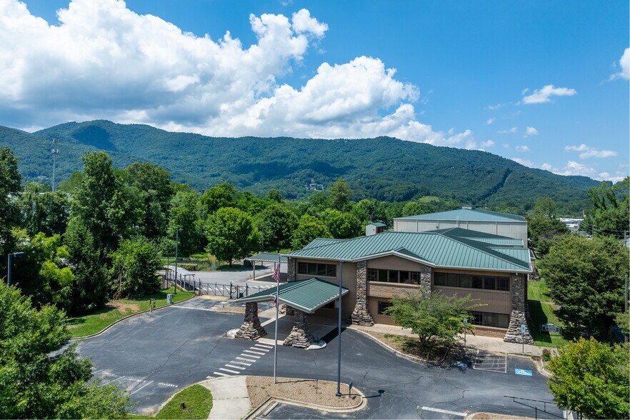 172 Riverbend St, Waynesville, NC à vendre - Photo principale – Image 1 sur 30