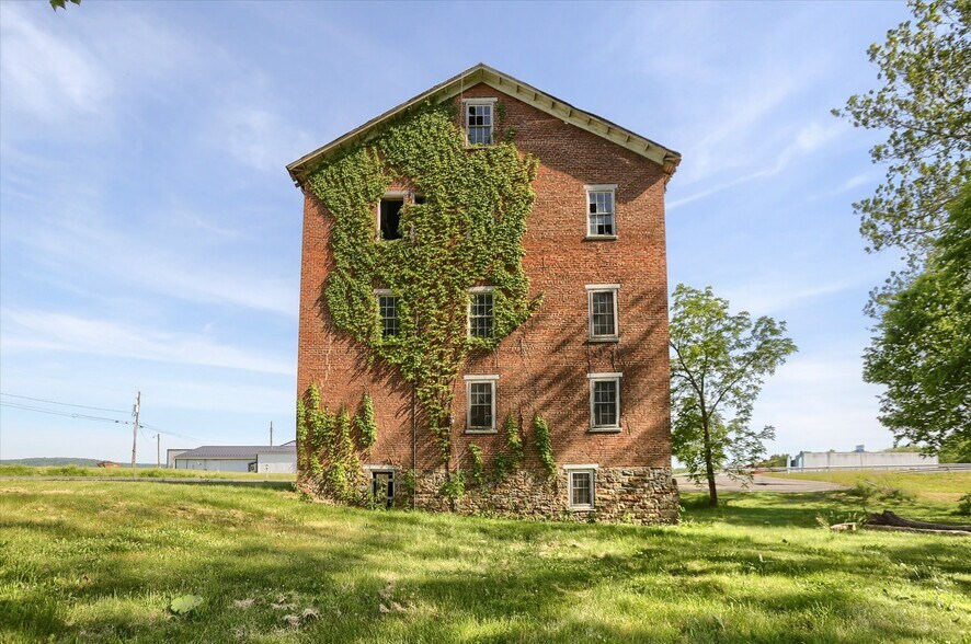 1209 Mill Rd, Selinsgrove, PA à vendre - Photo de l’immeuble – Image 2 sur 22