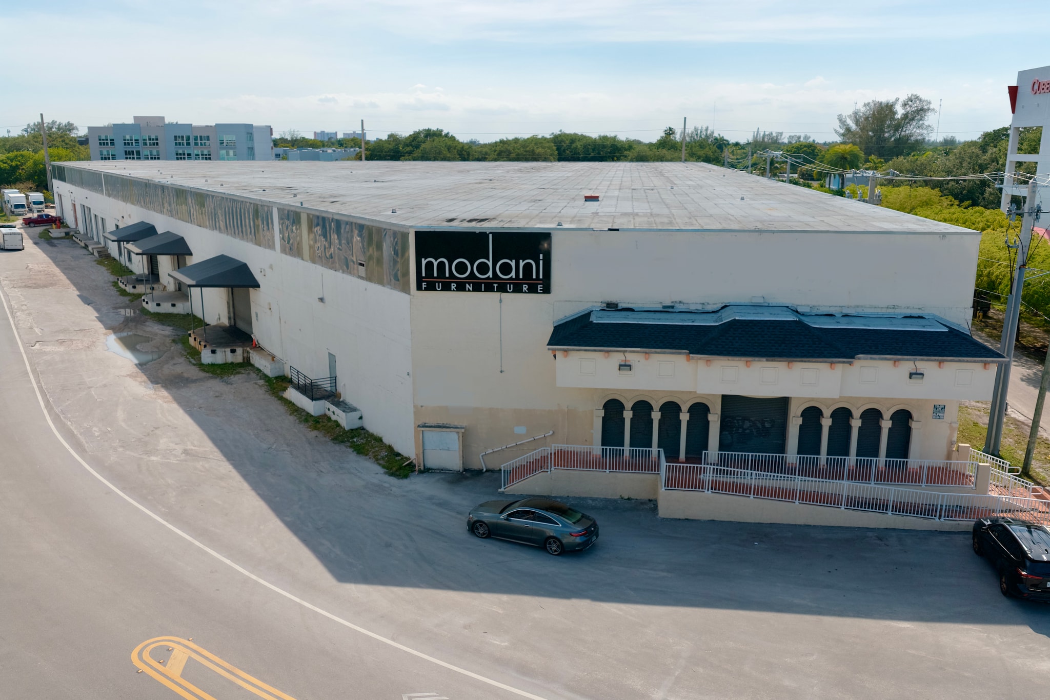 19400 W Dixie Hwy, Miami, FL à louer Photo intérieure– Image 1 sur 1