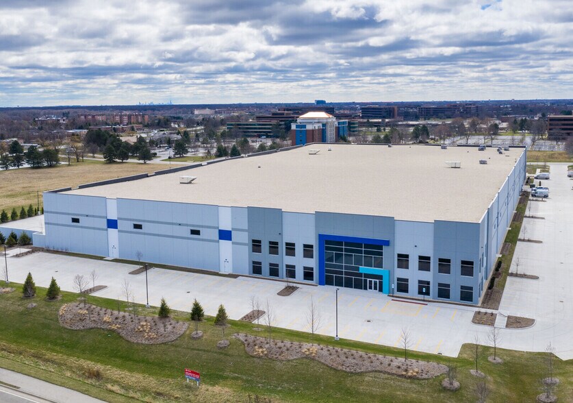 325 Marriott Dr, Lincolnshire, IL à louer - Photo de l’immeuble – Image 2 sur 10