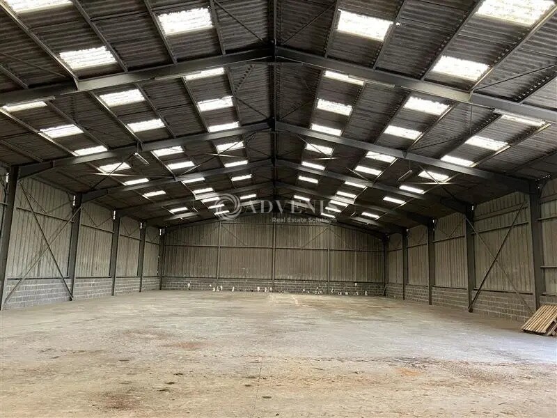 Industriel/Logistique dans Levet à louer Photo intérieure– Image 1 sur 6