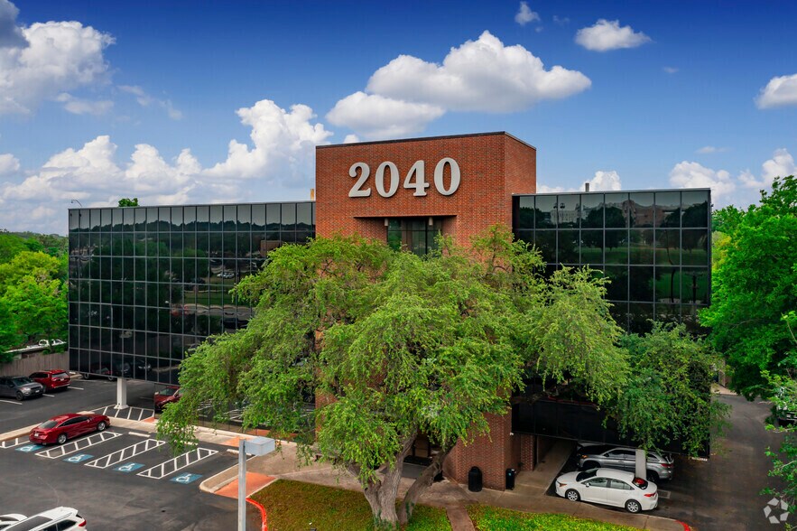 2040 Babcock Rd, San Antonio, TX à louer - Photo de l’immeuble – Image 3 sur 5