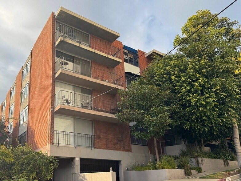 1211 Horn Ave, West Hollywood, CA à vendre - Photo de l’immeuble – Image 1 sur 3