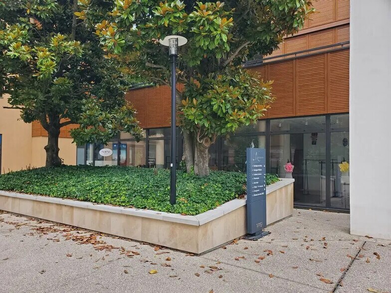 Local d’activités dans Genas à louer - Photo de l’immeuble – Image 3 sur 6