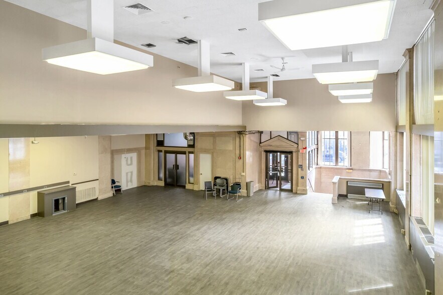 223 High St, Holyoke, MA à louer - Photo de l’immeuble – Image 2 sur 6