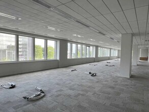 15 Avenue Du Centre, Guyancourt à louer Photo intérieure– Image 1 sur 4