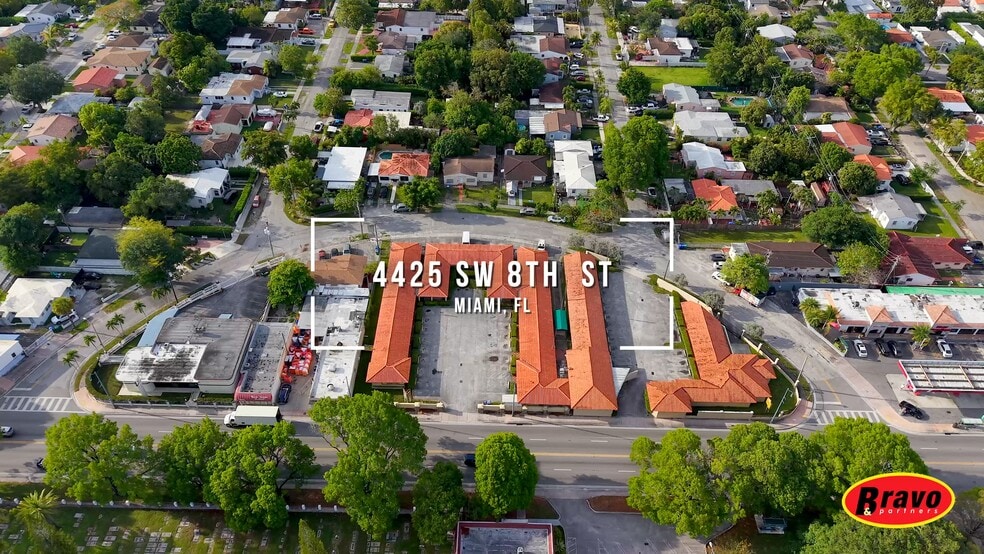 4425 SW 8th St, Coral Gables, FL à vendre - Vidéo sur l’annonce professionnelle – Image 2 sur 12
