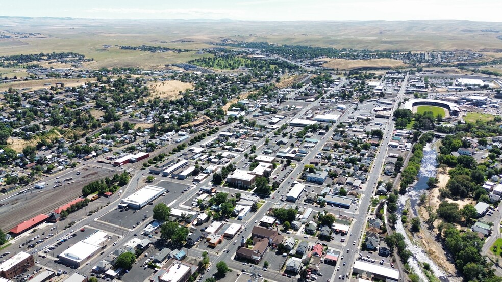 336 SW Emigrant Ave, Pendleton, OR à louer - Photo de l’immeuble – Image 3 sur 14