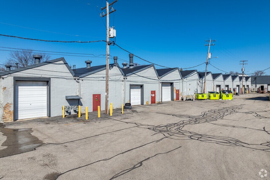 2005 S 54th St, West Allis, WI à louer - Photo de l’immeuble – Image 2 sur 6