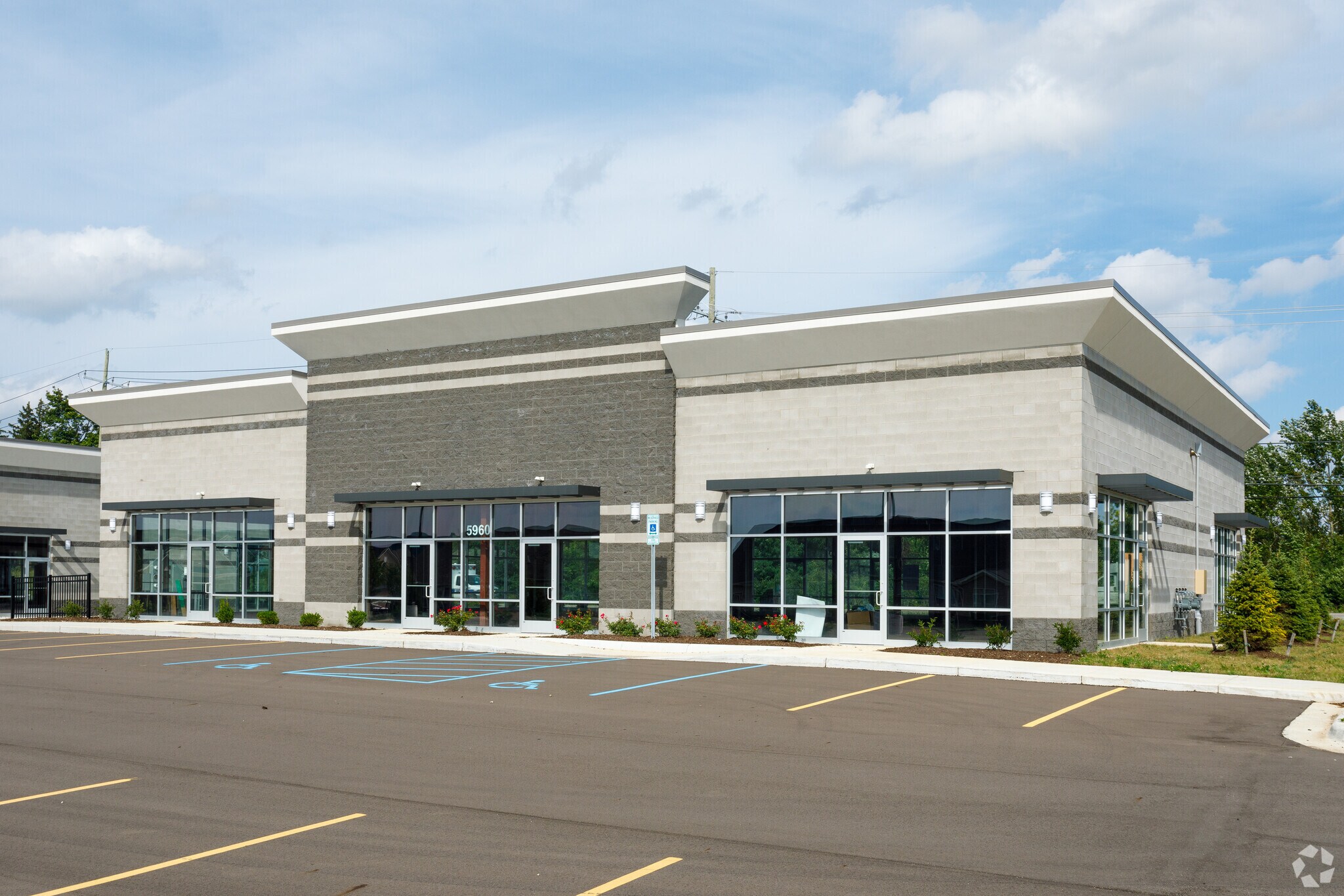 670 E Textile Rd, Ann Arbor, MI à vendre Photo de l’immeuble– Image 1 sur 6