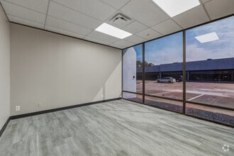 11381 Meadowglen Ln, Houston, TX à louer Photo intérieure– Image 2 sur 3