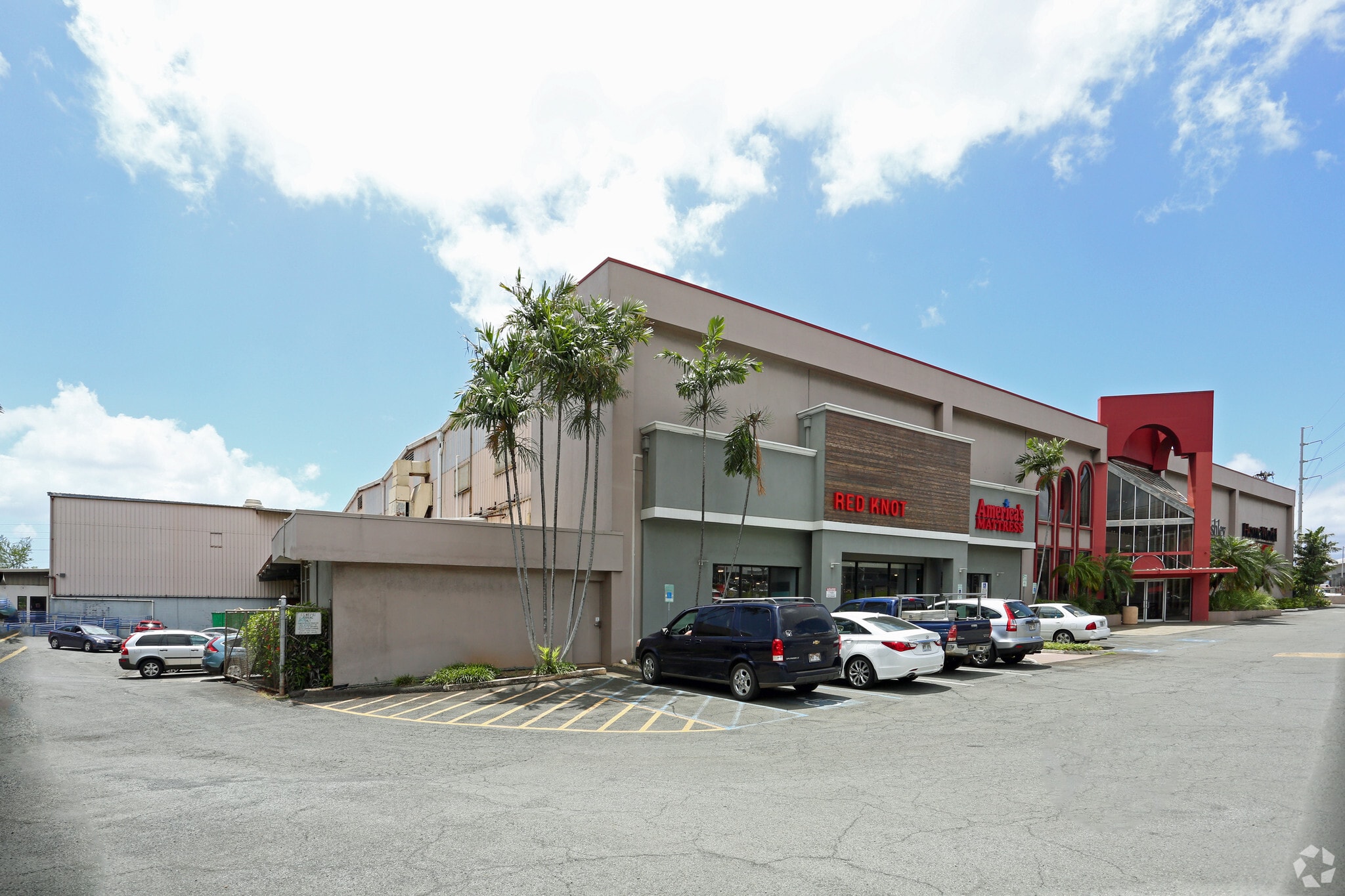 98-107 Kamehameha Hwy, Aiea, HI à louer Photo de l’immeuble– Image 1 sur 10